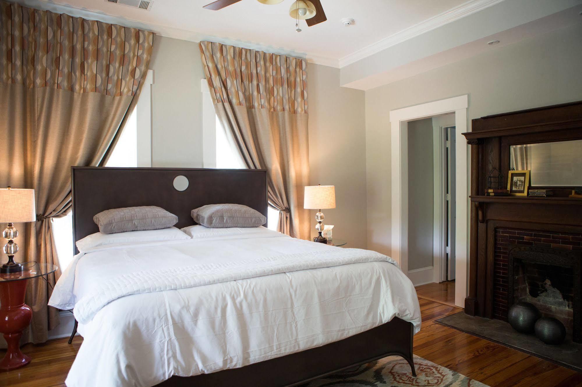 Sparrow Grove Manor 门罗 外观 照片
